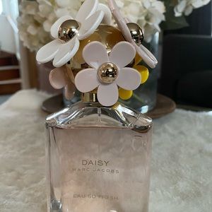Marc Jacobs Daisy